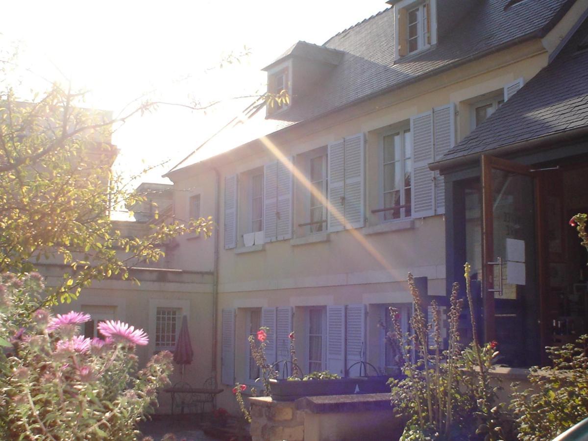 Location A Coucy Le Chateau Exterior photo