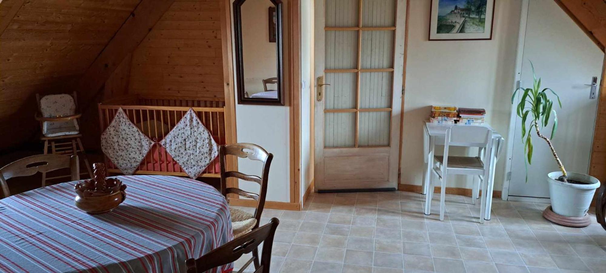 Location A Coucy Le Chateau Exterior photo